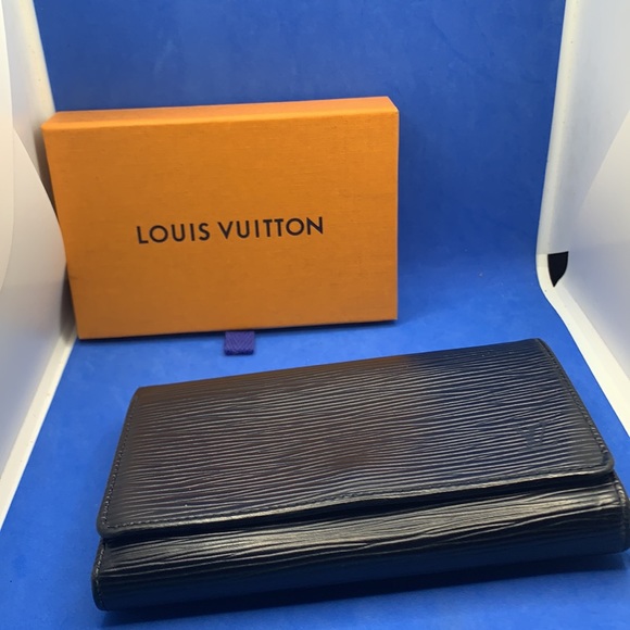 Louis Vuitton Epi vintage Tresor wallet serial # M10050 - Picture 1 of 10